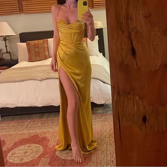 STUNNING SEXY GOLD SATIN CORSET SLEEVELESS LONG GOWN WITH LACE UP BACK NWT - Picture 5 of 6